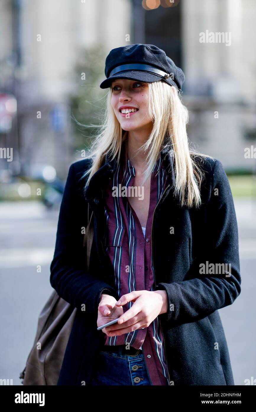 Street style, Luna (preteapartir) arriving at APC Spring-Summer 2020  ready-to-wear show, held at Rue Cassette, Paris, France, on September 30,  2019. Photo by Marie-Paola Bertrand-Hillion/ABACAPRESS.COM Stock Photo -  Alamy