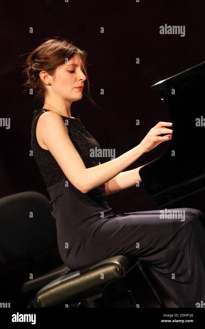 Eloise Bella Kohn au piano lors du concert parisien des Revelations  Classiques de l'Adami, en corealisation avec le Theatre des Bouffes du Nord  dans le cadre de sa mission de promotion de
