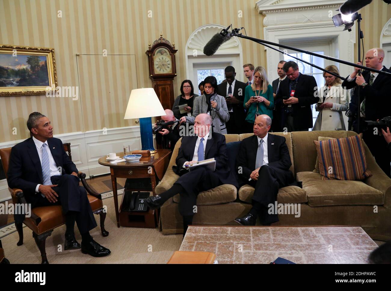 US President Barack Obama meets with former National Security Advisor Tom Donilon (C) and former IBM CEO Sam Palmisano (unseen), who are being appointed as the Chair and Vice Chair respectively of the Commission on Enhancing National Cybersecurity in the Oval Office of the White House, in Washington, DC, USA, February 17, 2016. Also present during this meeting are Commerce Secretary Penny Pritzker (unseen) and Secretary of Homeland Security Jeh Johnson (R). Photo by Aude Guerrucci/Pool/ABACAPRESS.COM Stock Photo