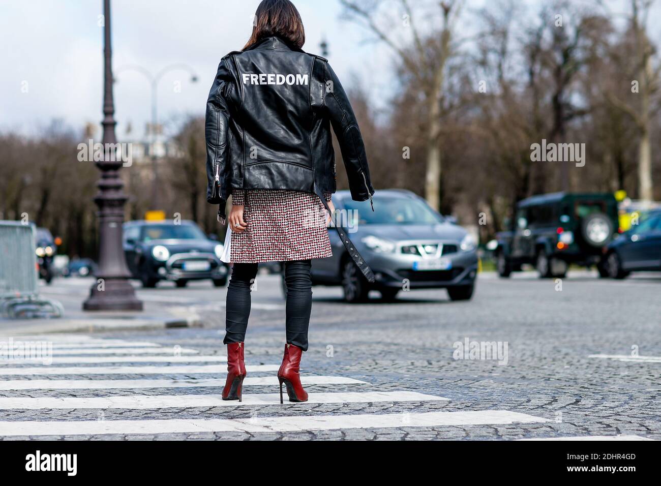 Street style, Chriselle Lim arriving at Mugler Fall-Winter 2016-2017