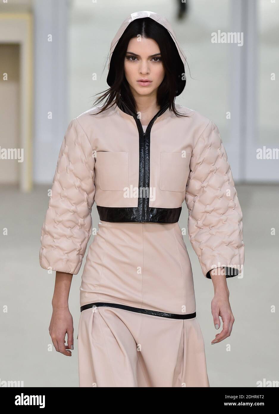 Kendall jenner fashion show runway 2017 hi-res stock photography and