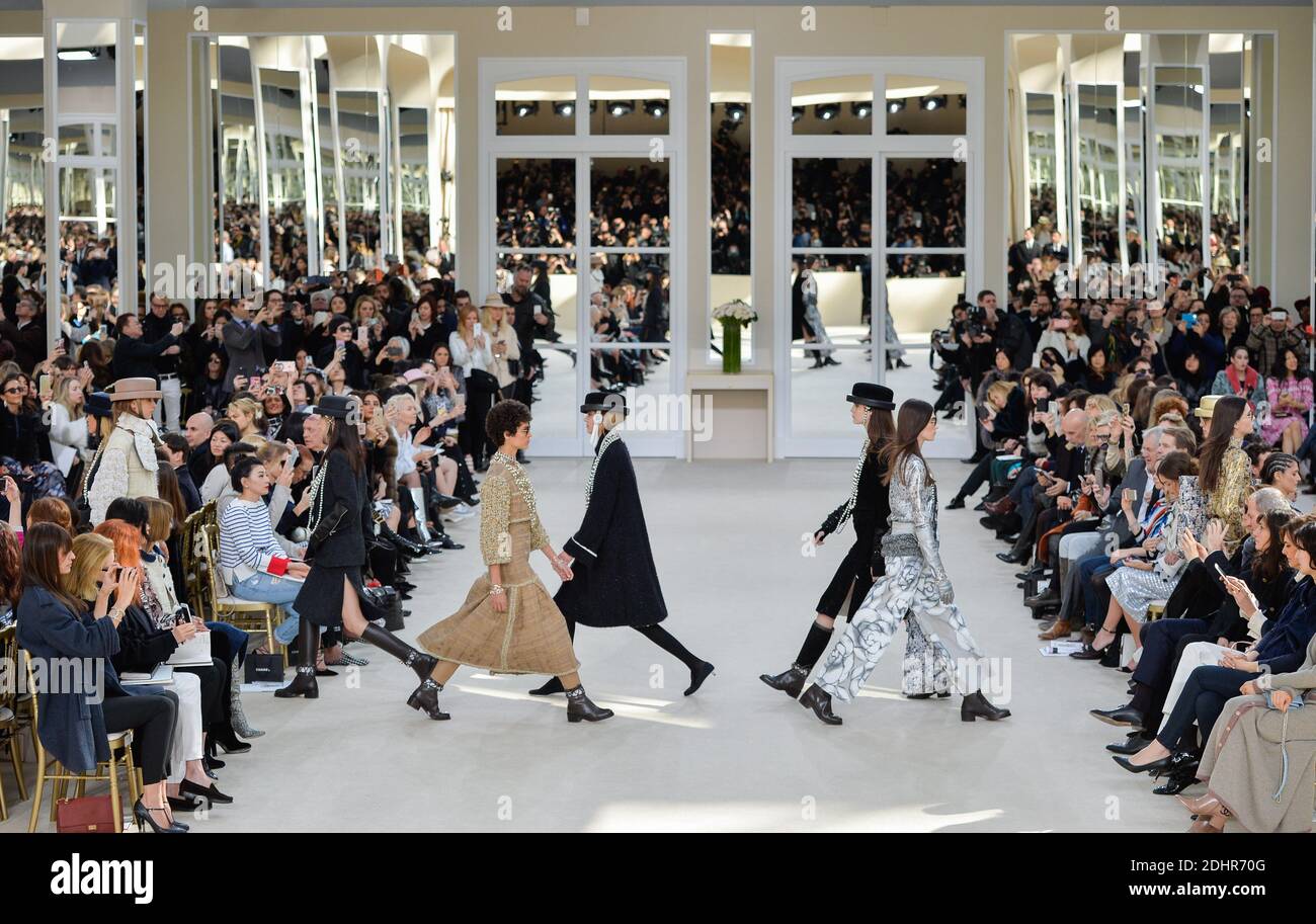 Chanel Fall/Winter 2016 Ready-To-Wear Collection
