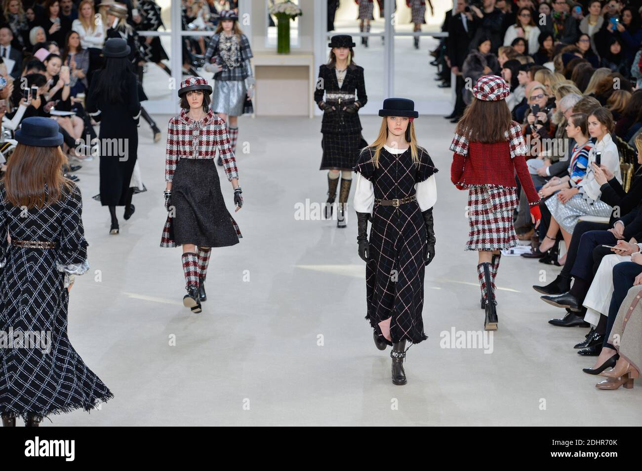 Chanel fall 2017 ready to wear hi-res stock photography and images - Alamy