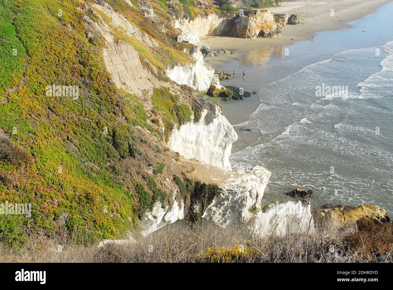 White cliffs on the beach in Pismo Beach in San Luis Obispo County, California, famous for its Pismo Clams, beaches, and sand dunes. Stock Photo