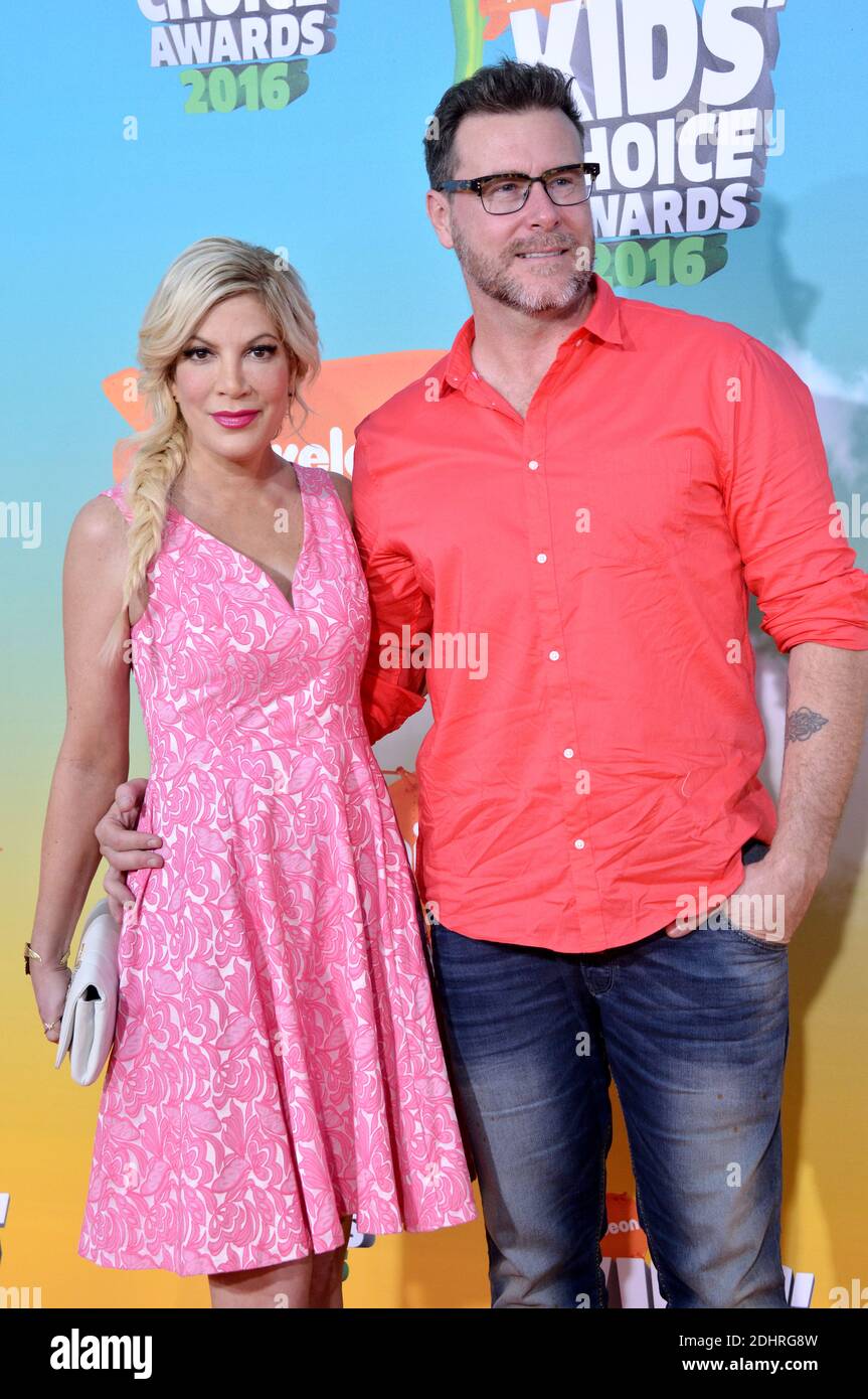 Tori Spelling And Dean McDermott Attend Nickelodeon's 2016 Kids' Choice ...