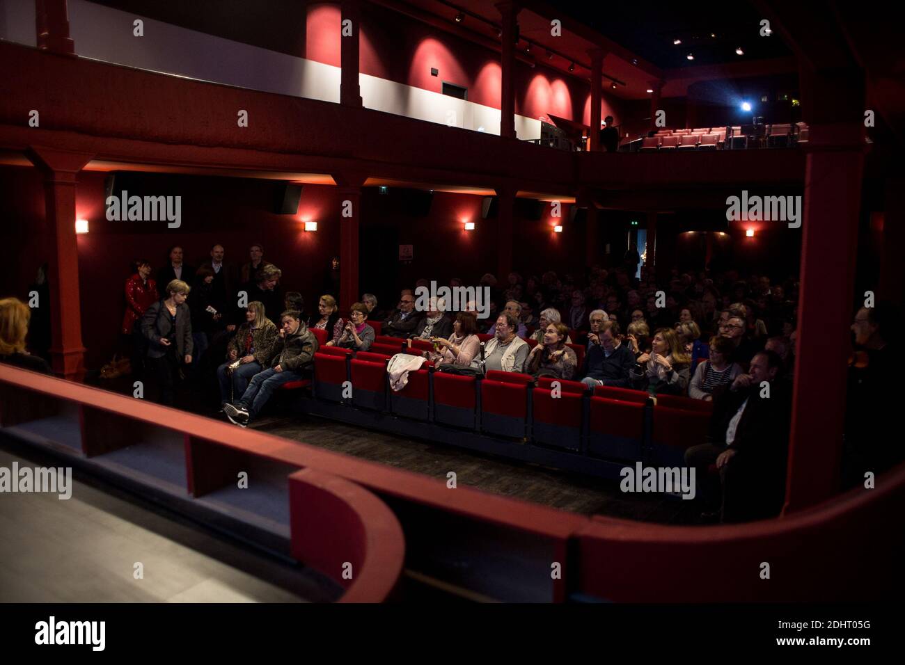 Jean-Pierre Darroussin accompagne Robert Guedigian ainsi que les autres acteurs fetiches du realisateur au plus vieux cinema du monde, l'Eden Theatre a La Ciotat, France pour la presentation de plusieurs de ses films. Photo by Franck Bessiere/ABACAPRESS.COM Stock Photo