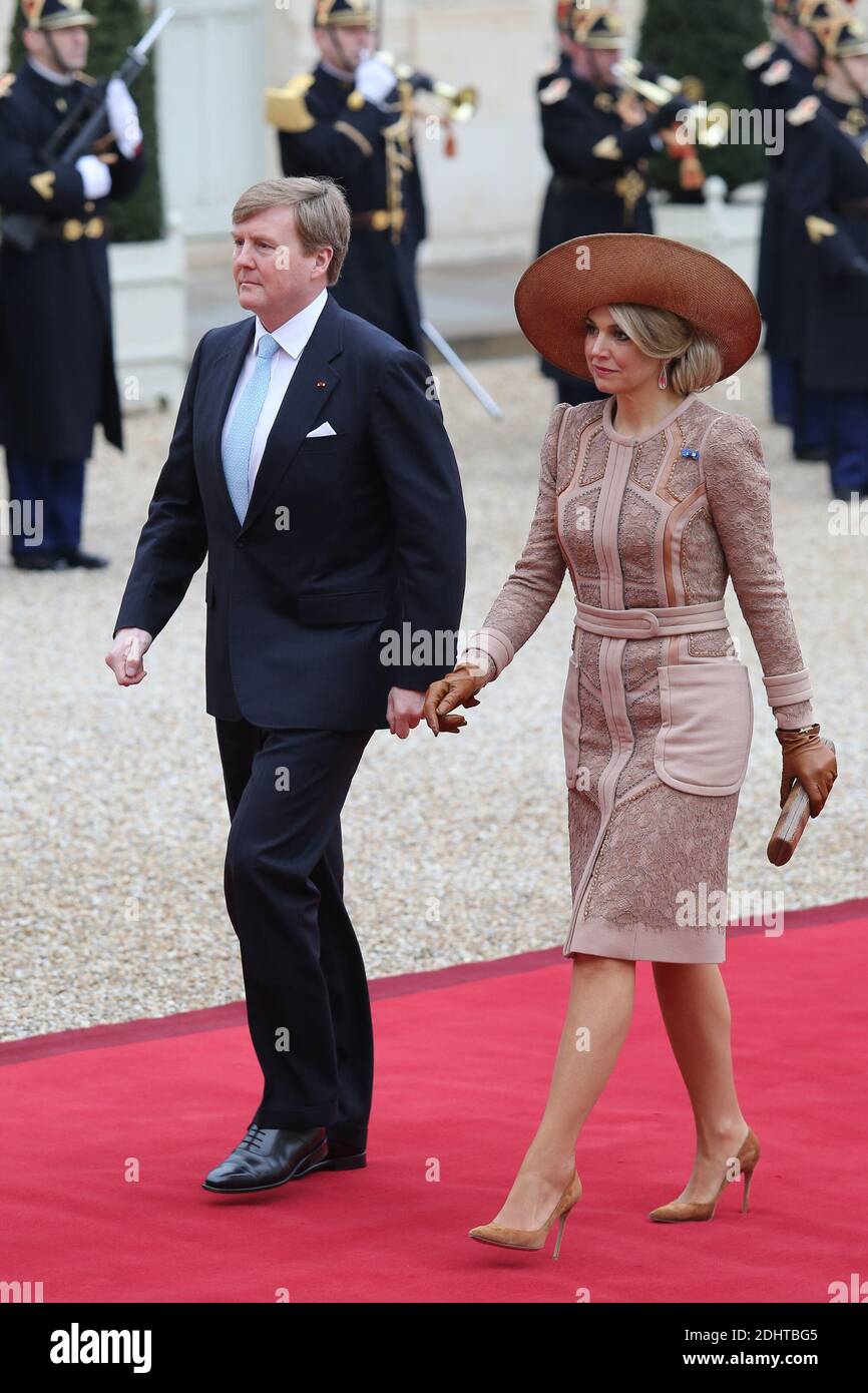 LE PRESIDENT FRANCAIS FRANCOIS HOLLANDE RECOIT LE ROI WILLEM-ALEXANDER ET  LA REINE MAXIMA DES PAYS-BAS AU PALAIS DE L'ELYSEE, PARIS, FRANCE.10 MARS  2016 Photo by Nasser Berzane/ABACAPRESS.COM Stock Photo - Alamy