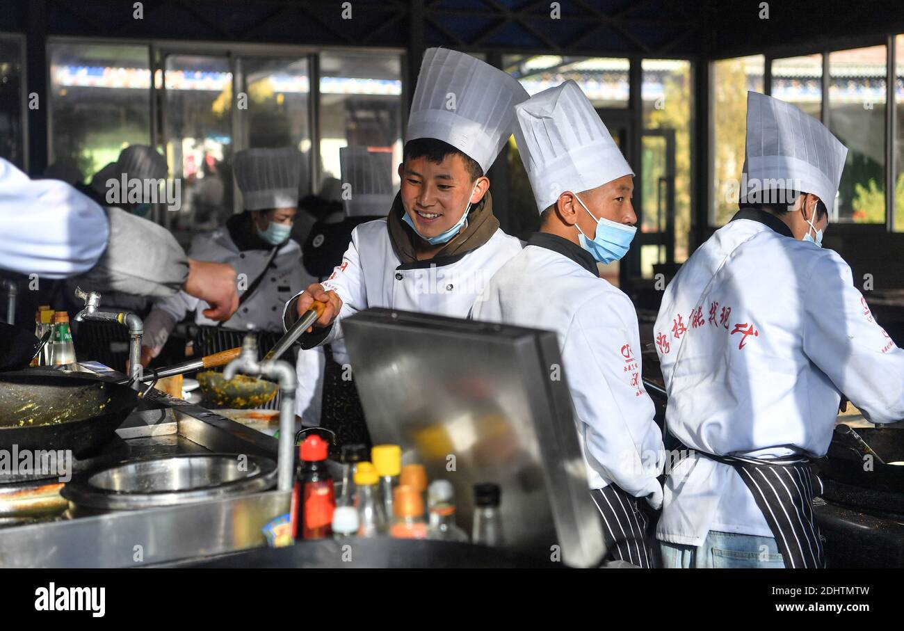 Cooking Methods In China Chinese cooking techniques hi-res stock photography and images - Alamy
