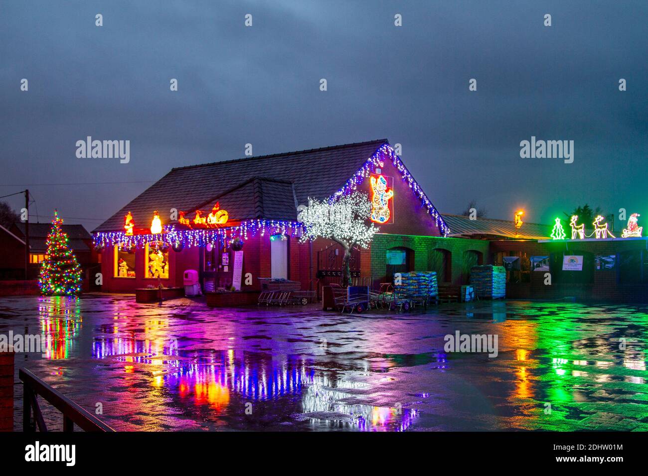 Heavy frost house lights hires stock photography and images Alamy