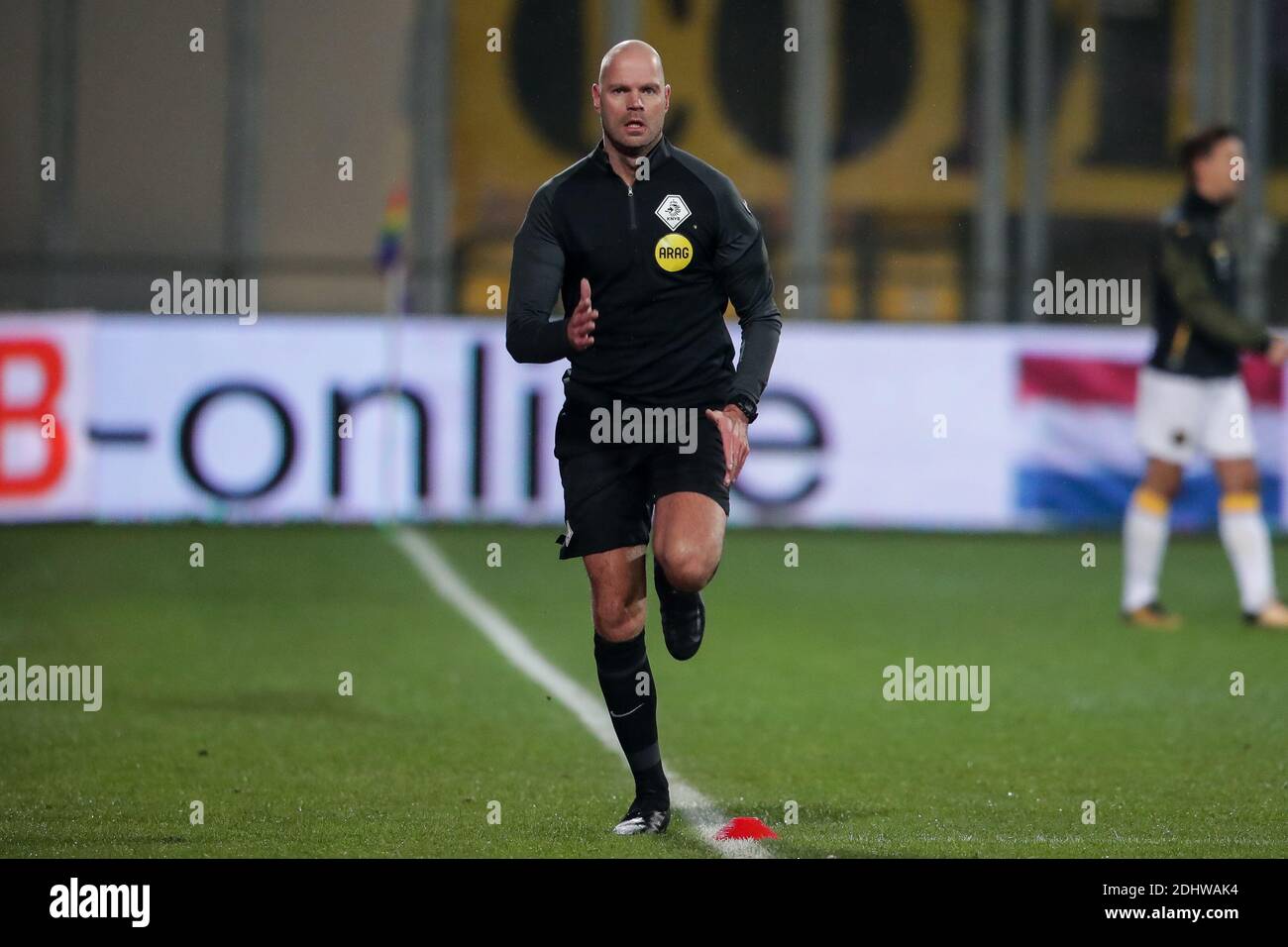 deventer-netherlands-december-11-referee-rob-dieperink-before-the