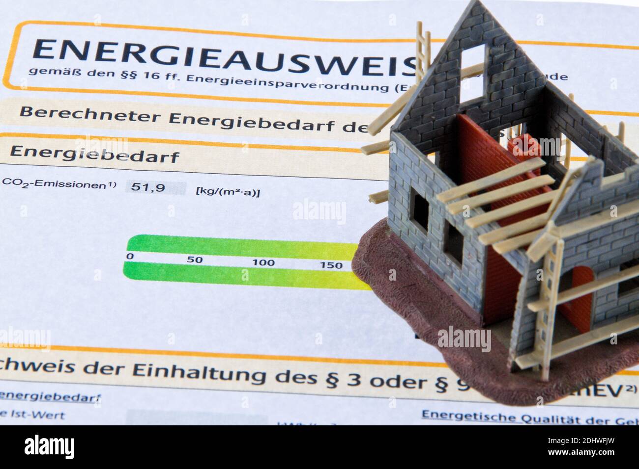 Rohbau Haus mit Energiepaß. Energieausweis für Deutschland. Stock Photo