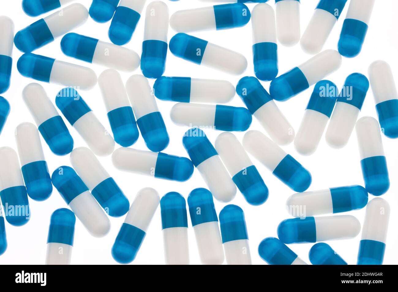 Blauweisse Tabletten. Kapseln eines Schmerzmittels Stock Photo