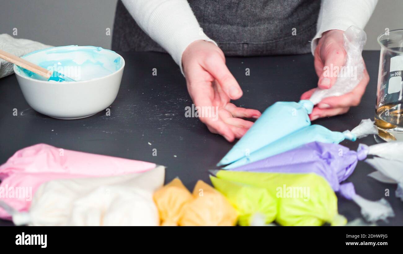 Royal icing piping bag hires stock photography and images Alamy