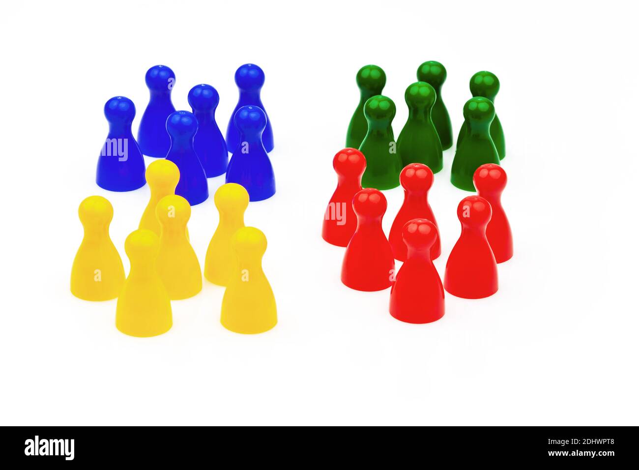 Integration durch Miteinander in der Gesellschaft. Gleichberechtigung und Harmonie im Team. Bunte Spielsteine, Stock Photo