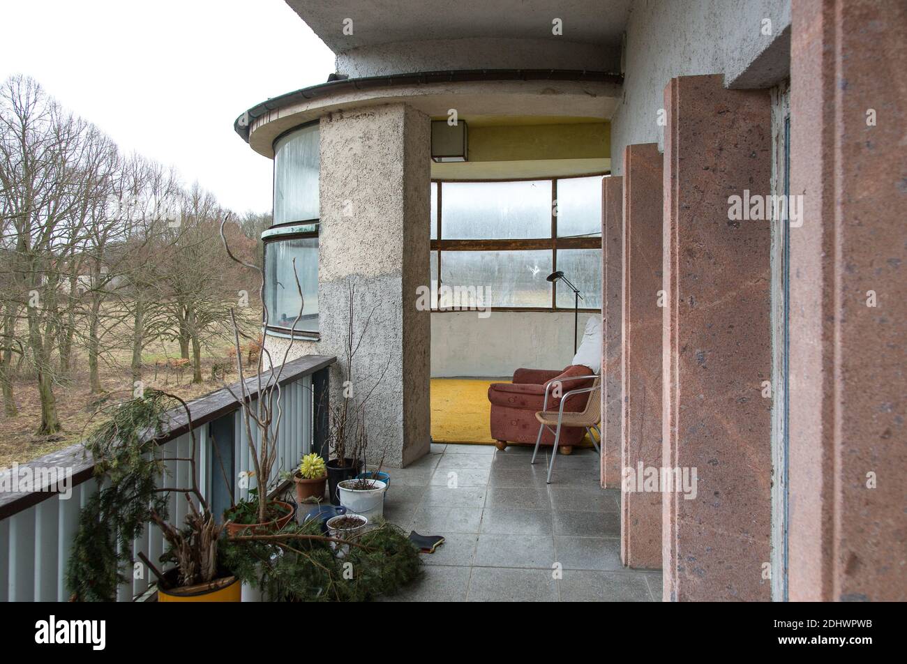 Harzgerode, ehemalige Kinder-Lungenheilstätte 1929-1931 von Godehard Schwethelm, 1998 geschlossen, Nordflügel Obere Loggia mit Blick zum Eckrondell Stock Photo