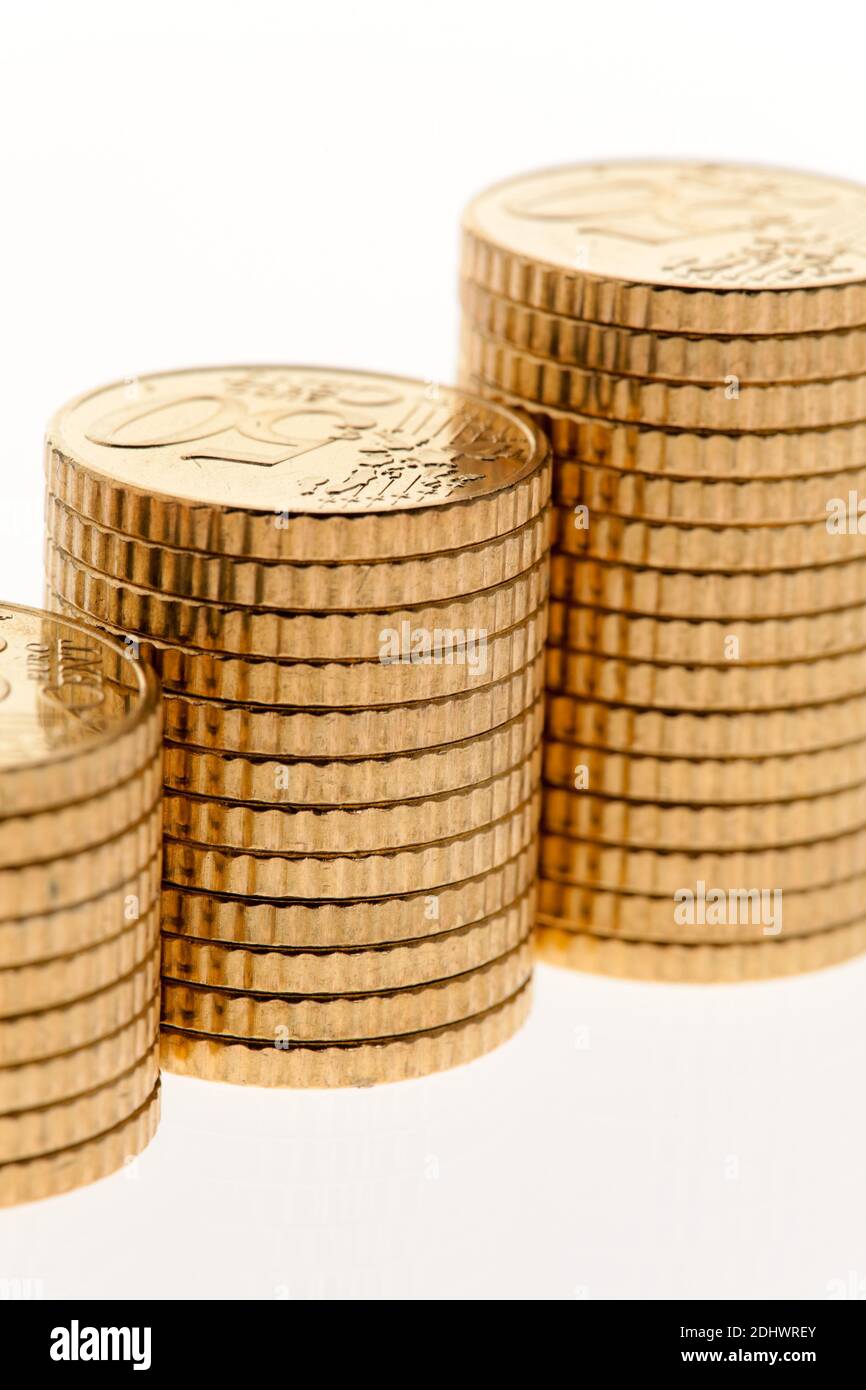Ein Stapel Münzen von Euro und Eurocent. Freigestellt, Stock Photo