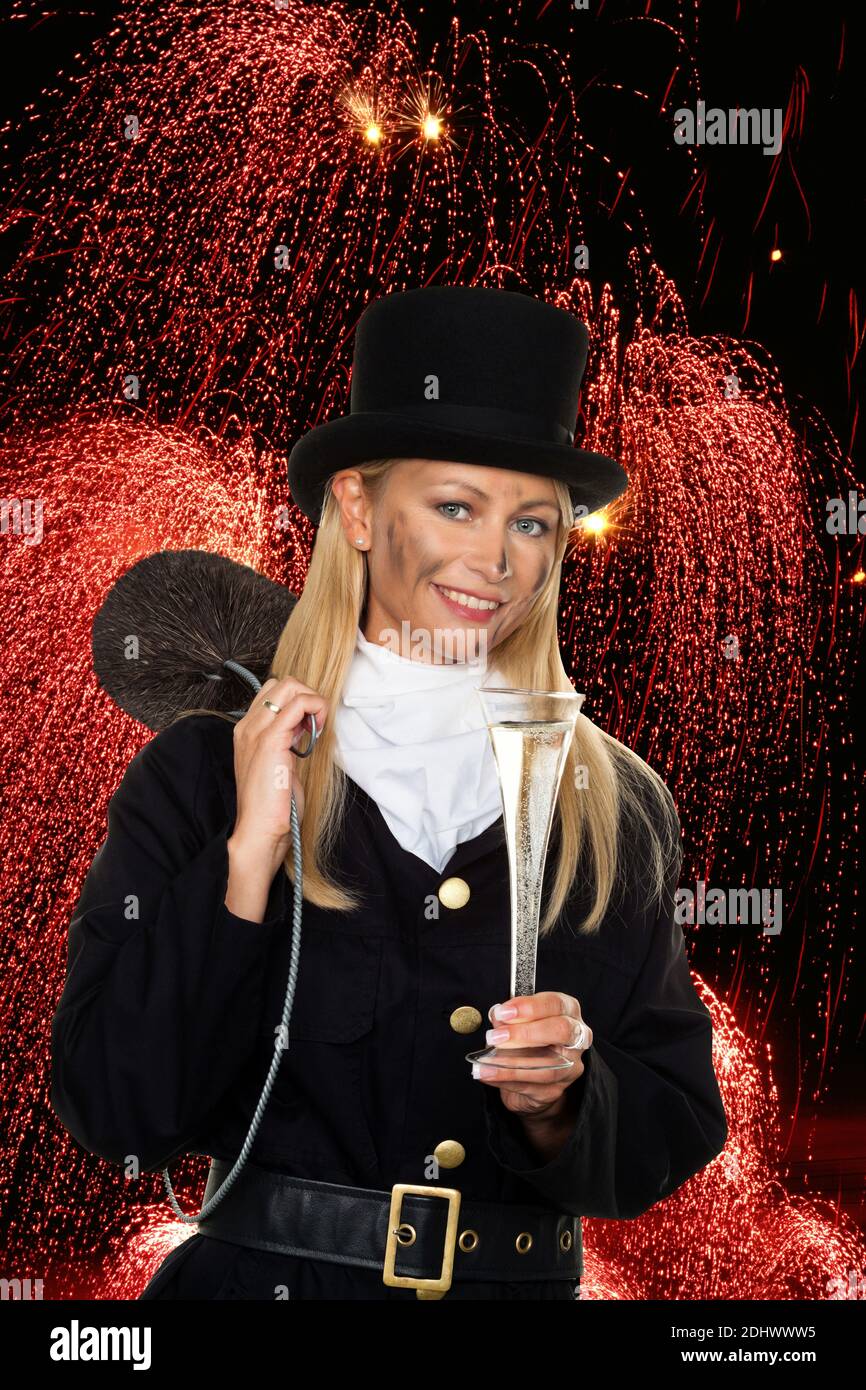 Weiblicher Schornsteinfeger vor Feuerwerk zu Silvester, Fotomontage, Stock Photo