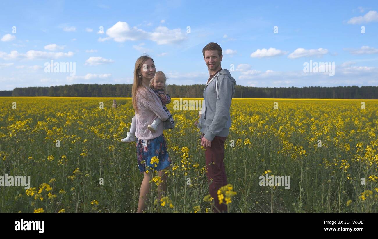 Young family with a daughter in a rapeseed field Stock Photo - Alamy