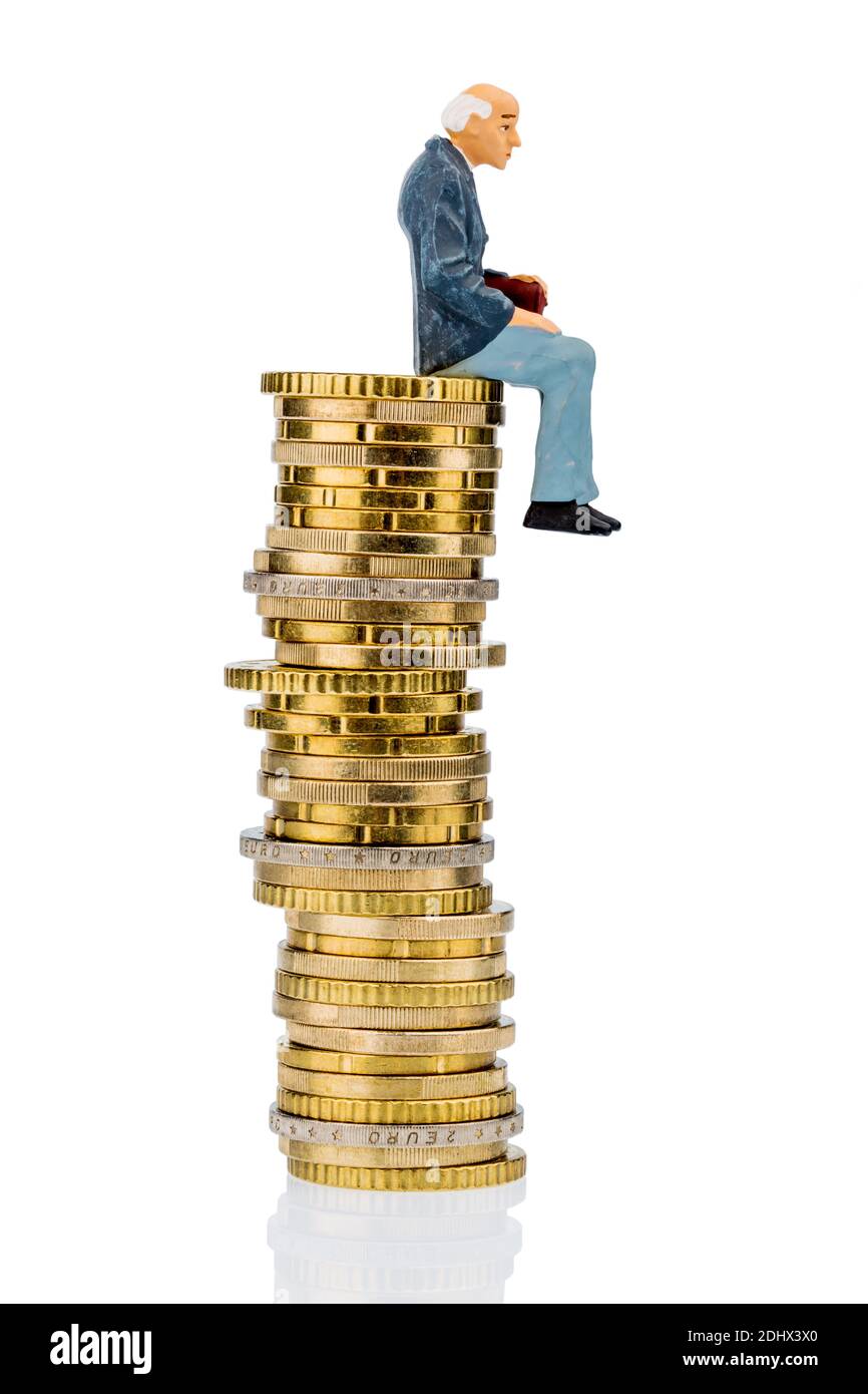 Rentner sitzt auf einem Geldstapel, Symbolfoto fuer Pension, Altersvorsorge, Alterssicherung Stock Photo