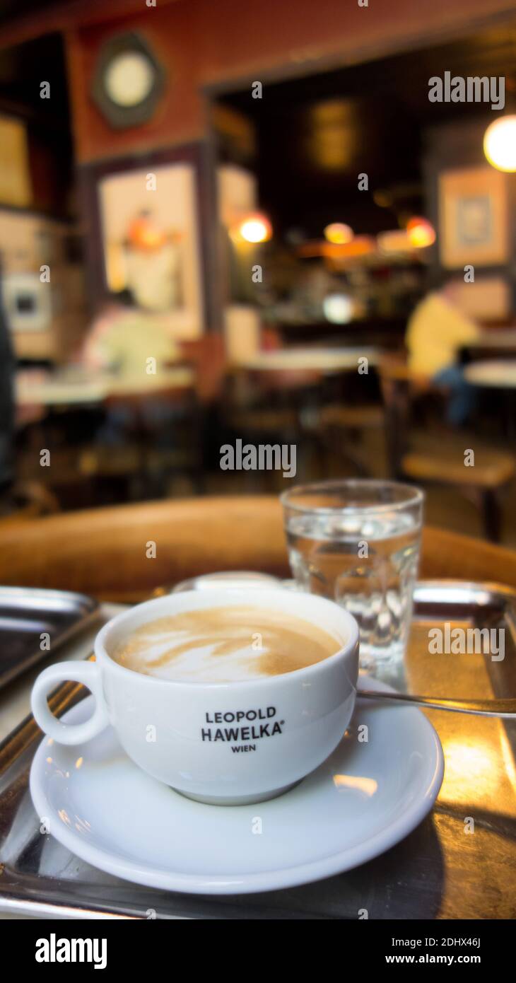 Tasse Kaffee und ein Glas Wasser Stock Photo