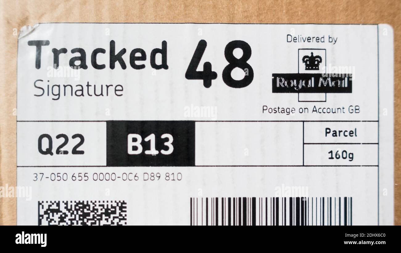 Tracked 48 Royal Mail postage label Stock Photo - Alamy