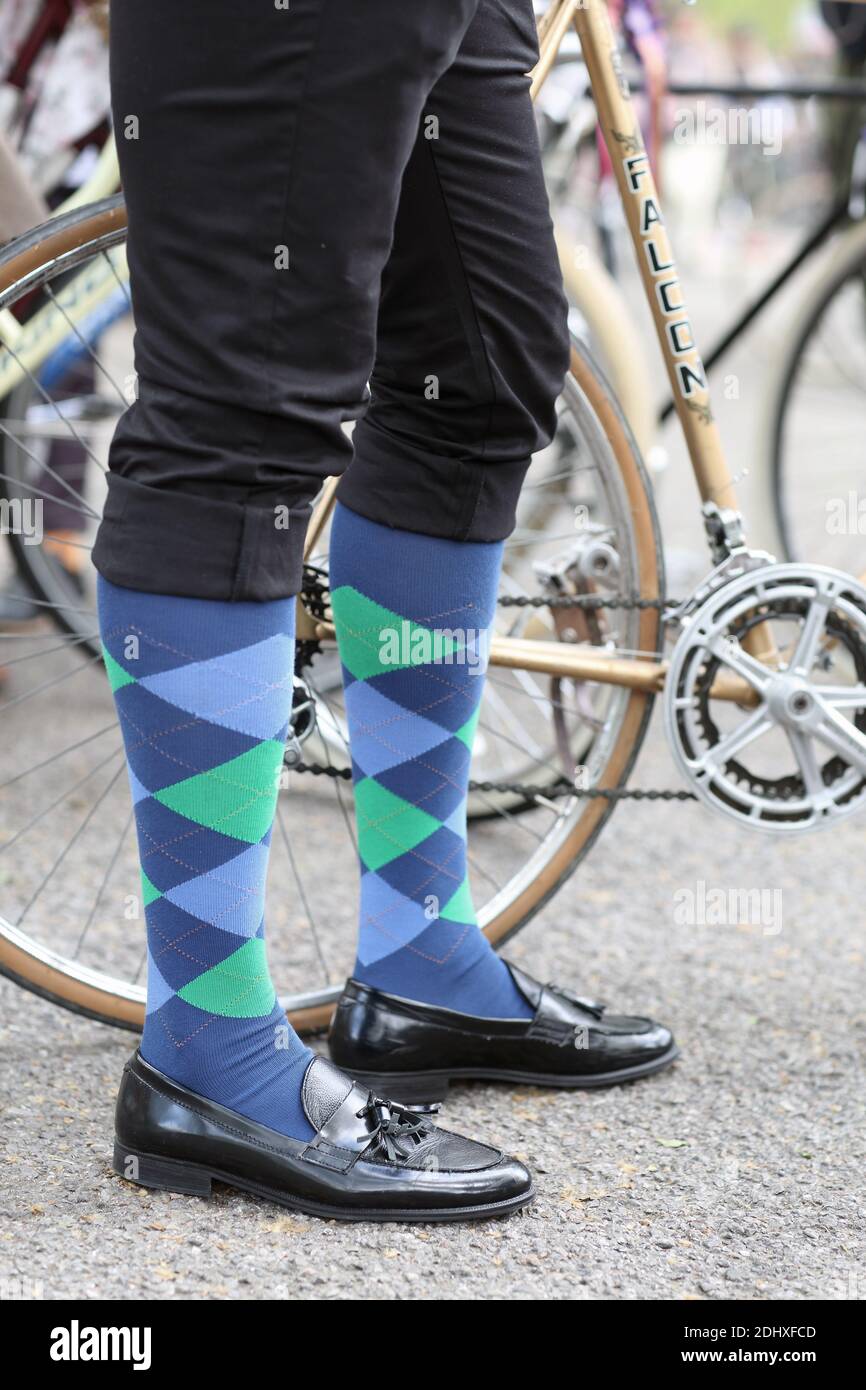 Close up of Man wearing plus fours standing beside bicycle at Tweed Run in London Stock Photo