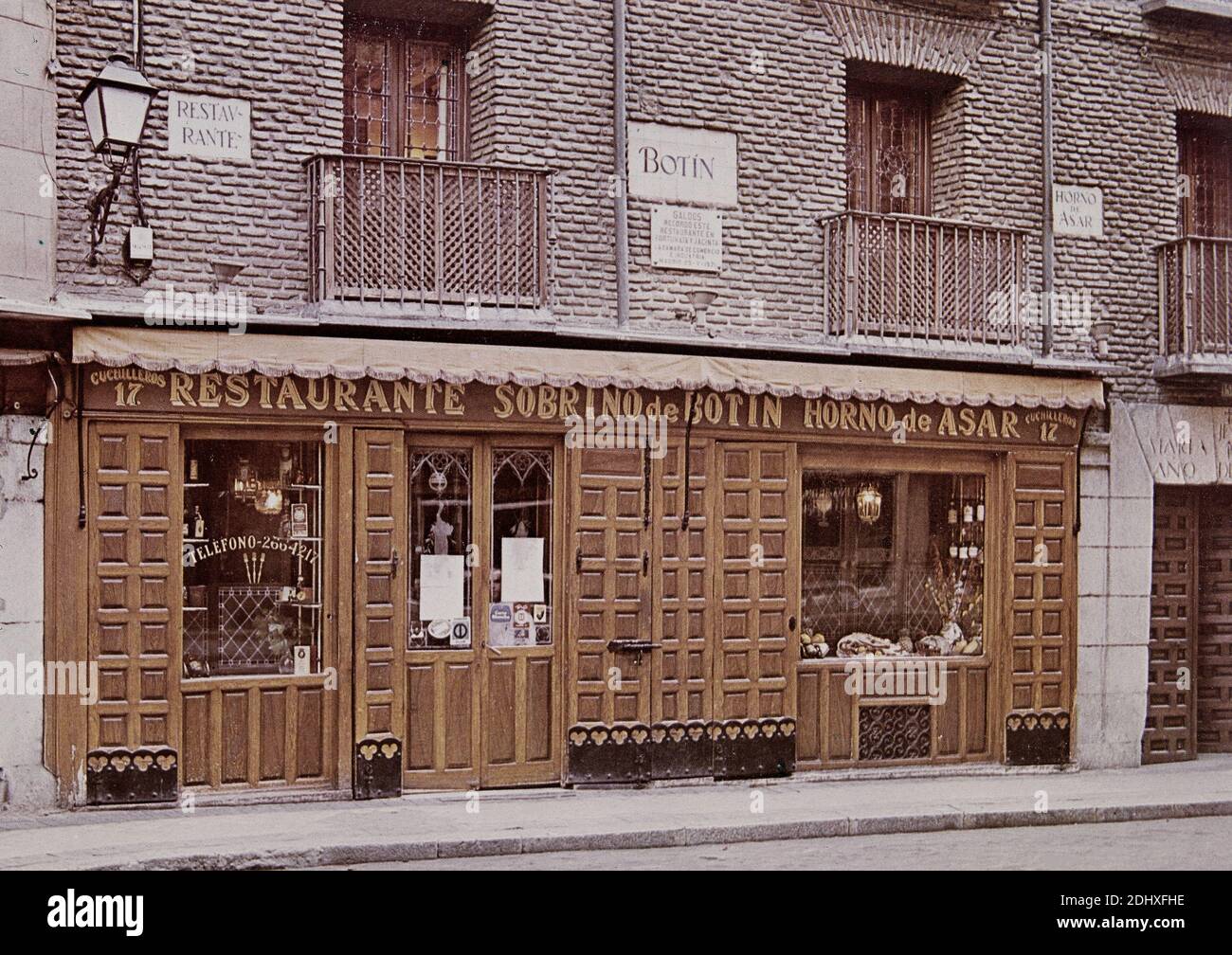 RESTAURANTE CASA BOTIN - FOTO AÑOS 70. Location: RESTAURANTE BOTIN. MADRID.  SPAIN Stock Photo - Alamy