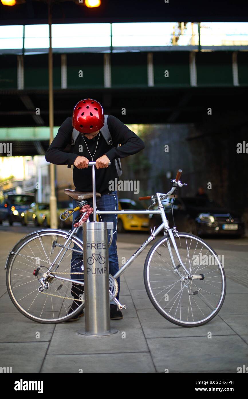 Cycle pumps hires stock photography and images Alamy