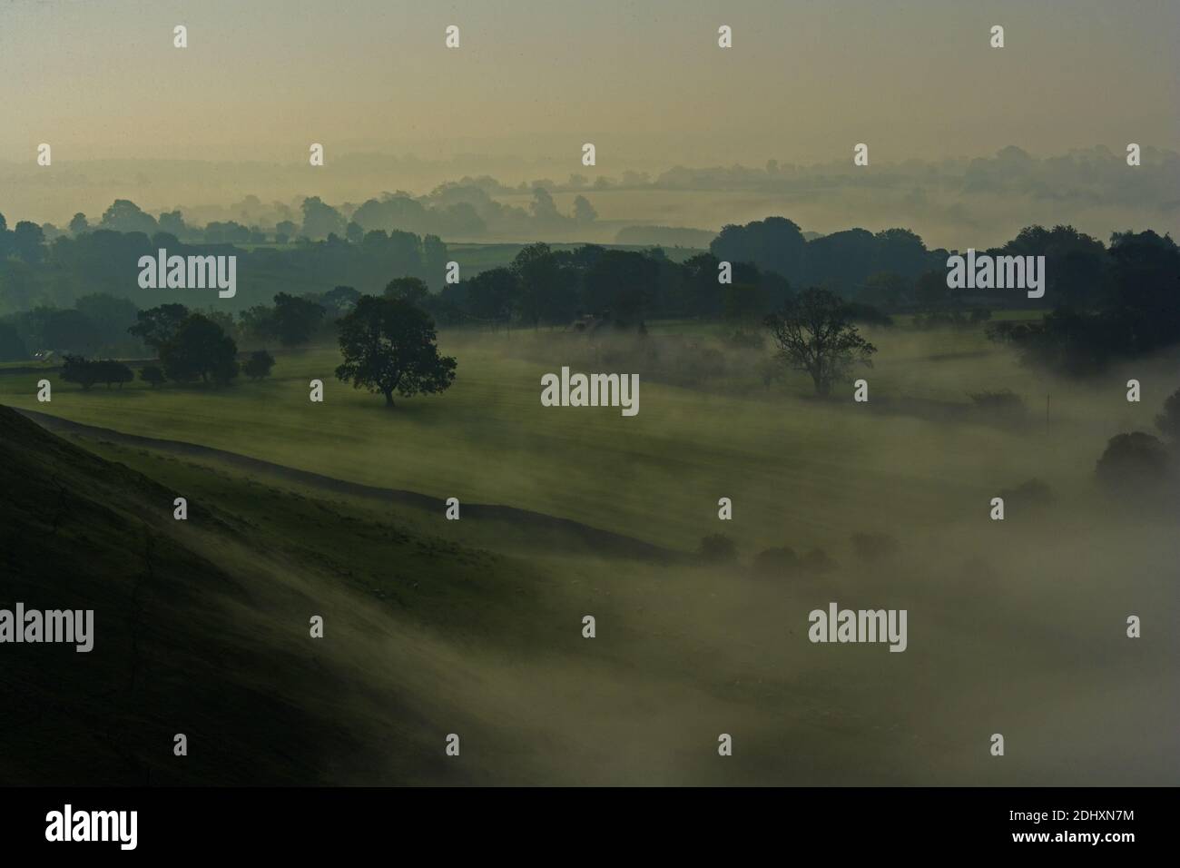 GREAT BRITAIN / England /Dovedale/Peak/Thorpe Cloud, in Dovedale, Derbyshire. Morning mists of Dovedale White Peak Stock Photo