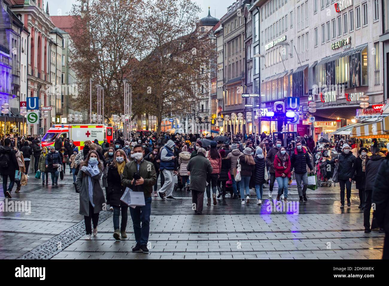 Munich, Bavaria, Germany. 12th Dec, 2020. Shoppers in Munich, Germany crowd the pedestrian zone in the inner city on the eve of a meeting between Chancellor Angela Merkel and the Minister-Presidents of the German states on Sunday. The expectation is a national lockdown in Germany that will be lifted, at earliest, on January 10th. Despite a partial lockdown, the new infections of Coronavirus have steadily risen and lack of compliance with distancing and mask regulations are apparent. Credit: Sachelle Babbar/ZUMA Wire/Alamy Live News Stock Photo