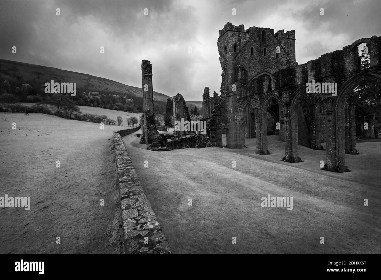llanthony priory, brecon beacons national park in monmouthshire, south east wales: Stock Photo