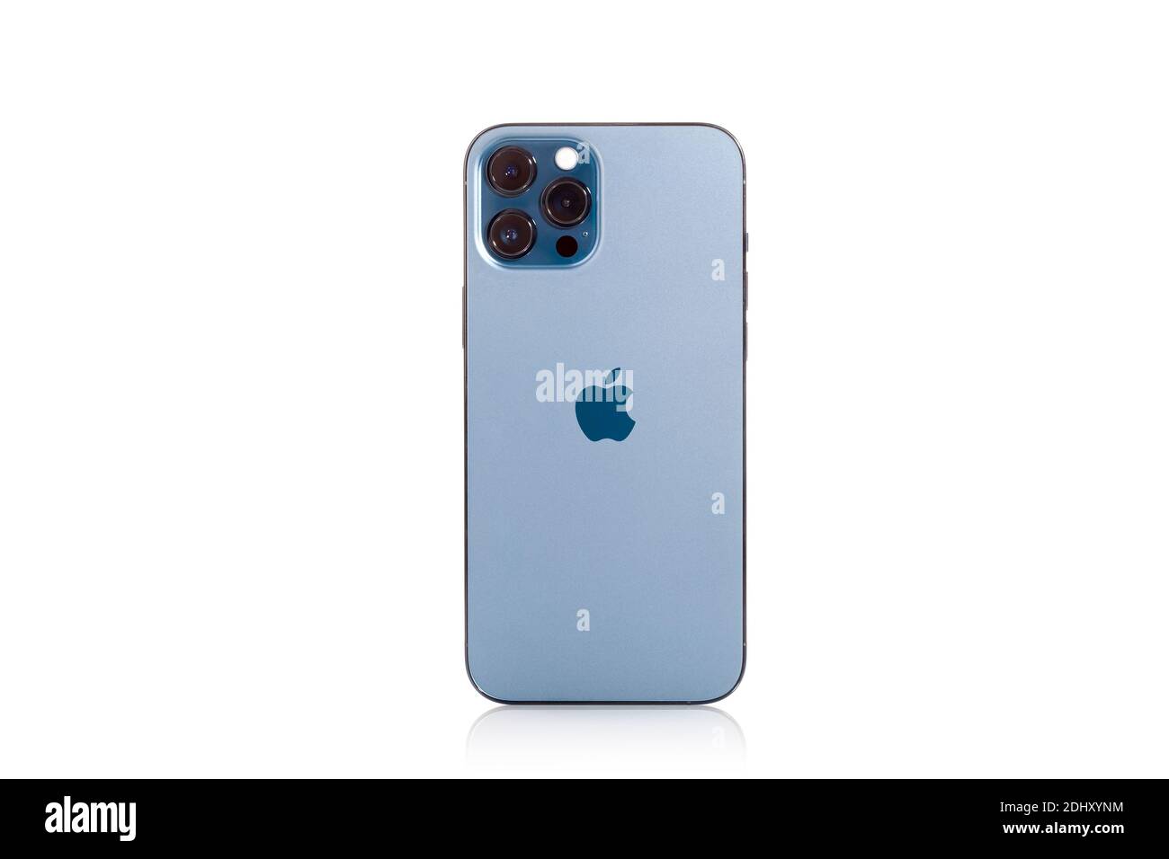 Iphone 15 1 терабайт. Айфон 12 Промакс голубой. Iphone 13 Pro Max голубой. Iphone 12 Pro Max Blue. Айфон 13 Промакс синий.