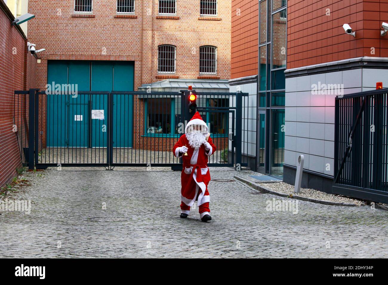 Der Aktionsring Görlitz e.V. Handel Banken Gastronomie hatte heute noch mal den Weihnachtsmann rausgejagt um den Umsatz bei den Innenstadt-Händlern an Stock Photo
