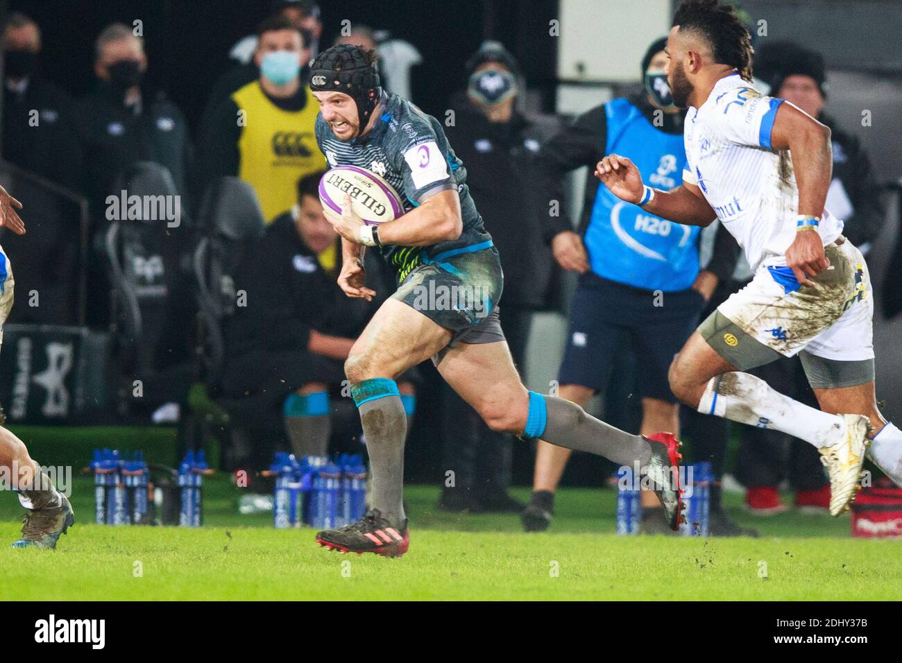 Swansea, Wales, UK. 12 December, 2020. Ospreys fullback Dan Evans on the attack during the Ospreys v Castres Olympique European Rugby Challenge Cup Match. Credit: Gruffydd Thomas/Alamy Live News Stock Photo