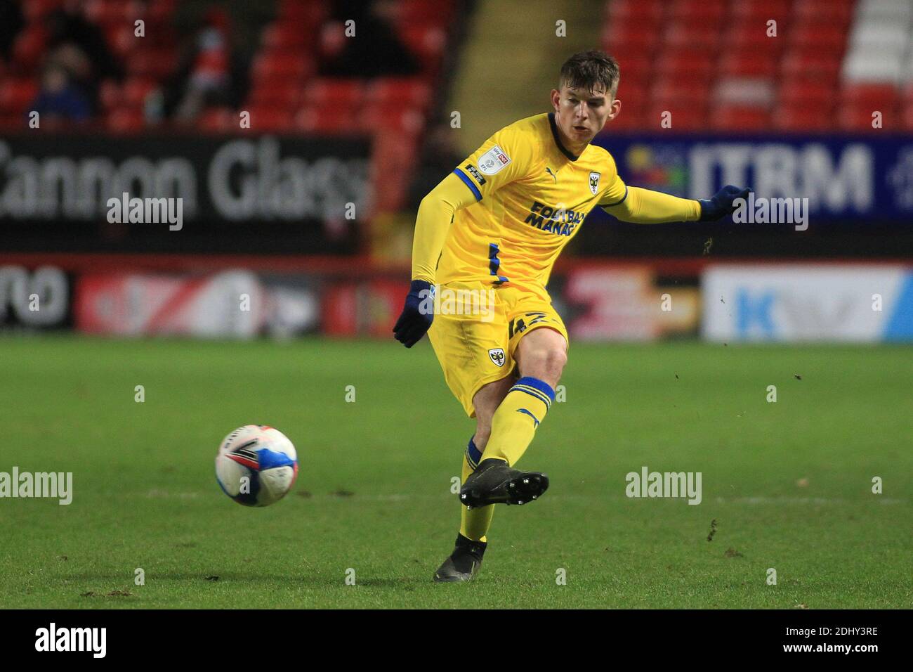 London, UK. 12th Dec, 2020. Steve Seddon of AFC Wimbledon in action during the game. EFL Skybet football league one match, Charlton Athletic v AFC Wimbledon at the Valley in London on Saturday 12th December 2020. this image may only be used for Editorial purposes. Editorial use only, license required for commercial use. No use in betting, games or a single club/league/player publications. pic by Steffan Bowen/Andrew Orchard sports photography/Alamy Live news Credit: Andrew Orchard sports photography/Alamy Live News Stock Photo