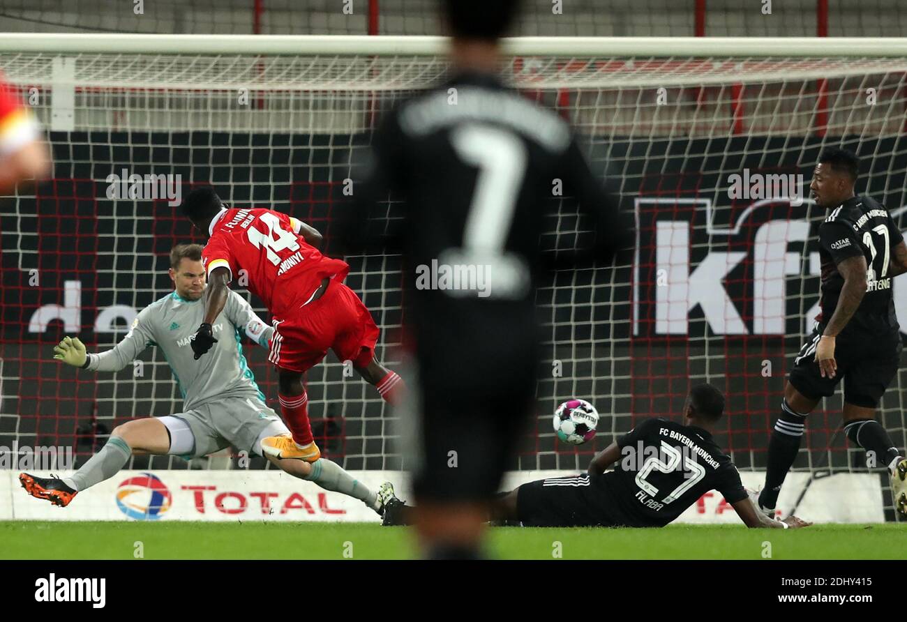 Berlin, Germany. 12th December, 2020. Taiwo Awoniyi FC Union Berlin against Manuel Neuer Bayern Munich FC Union Berlin - FC Bayern Munich 12.12.2020 stadium An der alten Foersterei Football 1 . Bundesliga Saison 2020 / 2021 Credit : diebilderwelt / Alamy Live News Stock Photo