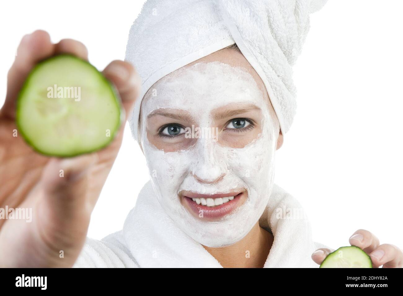 Schönheitspflege, Frau mit Gurkenmaske Stock Photo