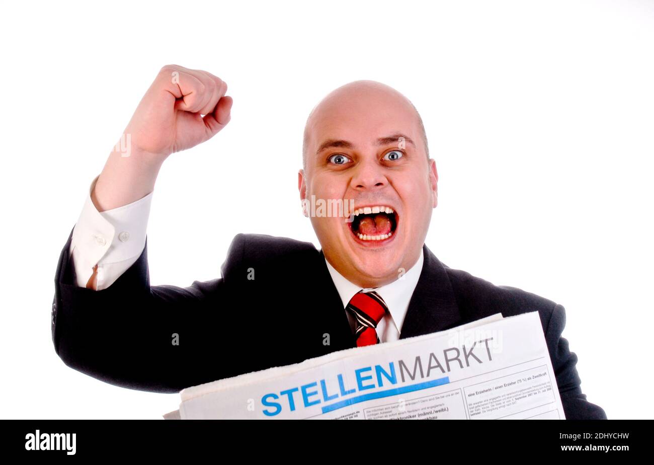 Unternehmer liest den Stellenmarkt in einer Zeitung Stock Photo