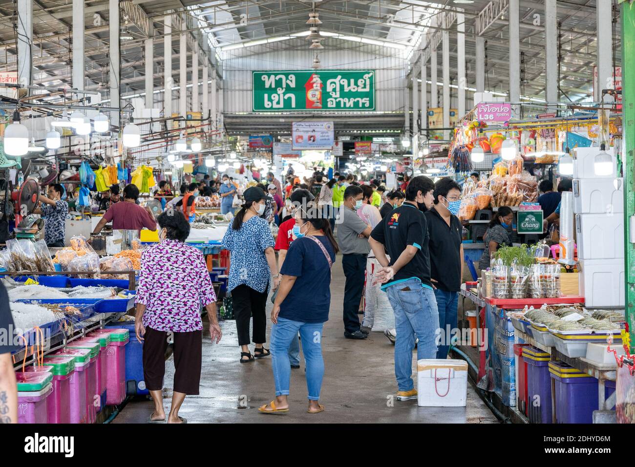 Chonburi Province, Thailand - 25 Sep 2020, Asian Local People walk and shop seafood at the Angsila fish market, the large fresh market in Chonburi Pro Stock Photo