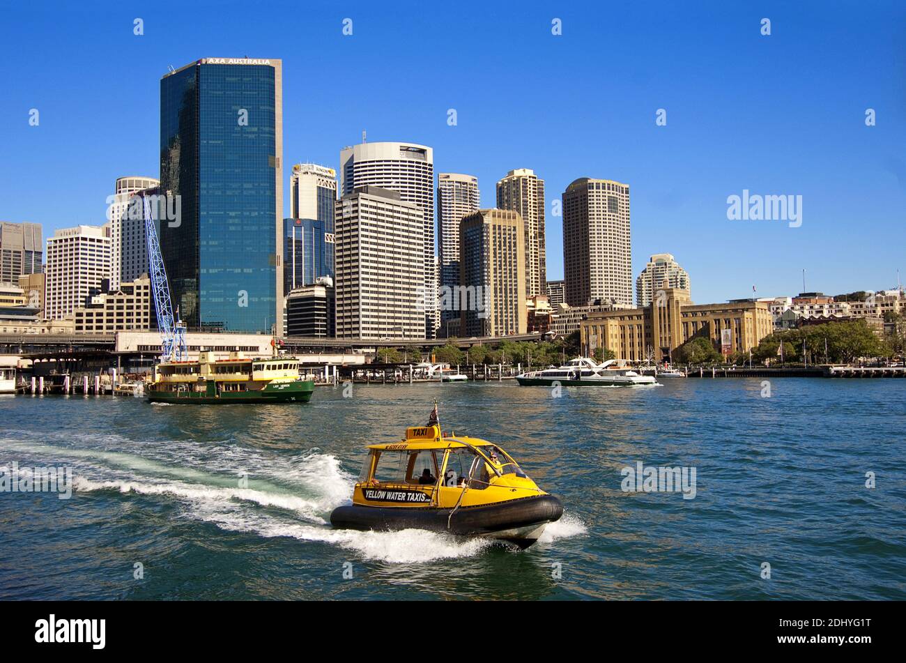 Skyline von Sydney mit Hafen, Wassertaxi, Stock Photo