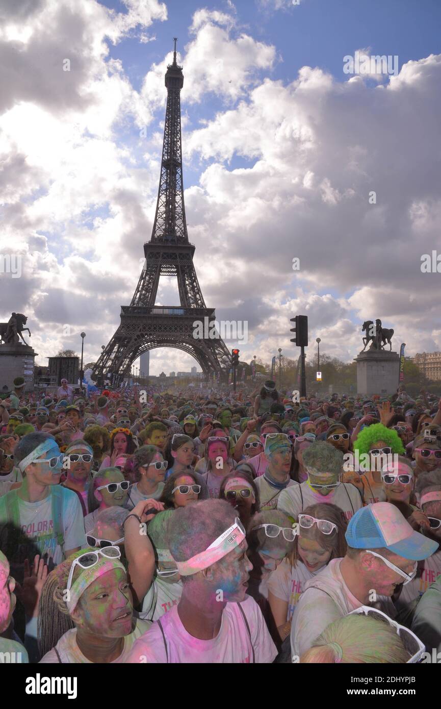 Color Run 2016 celebrating in Paris, France on April 17, 2016. Over 30,000  participants attends a concert at the end of the Color Run by Sephora.  Photo by Francois Pauletto/ABACAPRESS.COM Stock Photo - Alamy