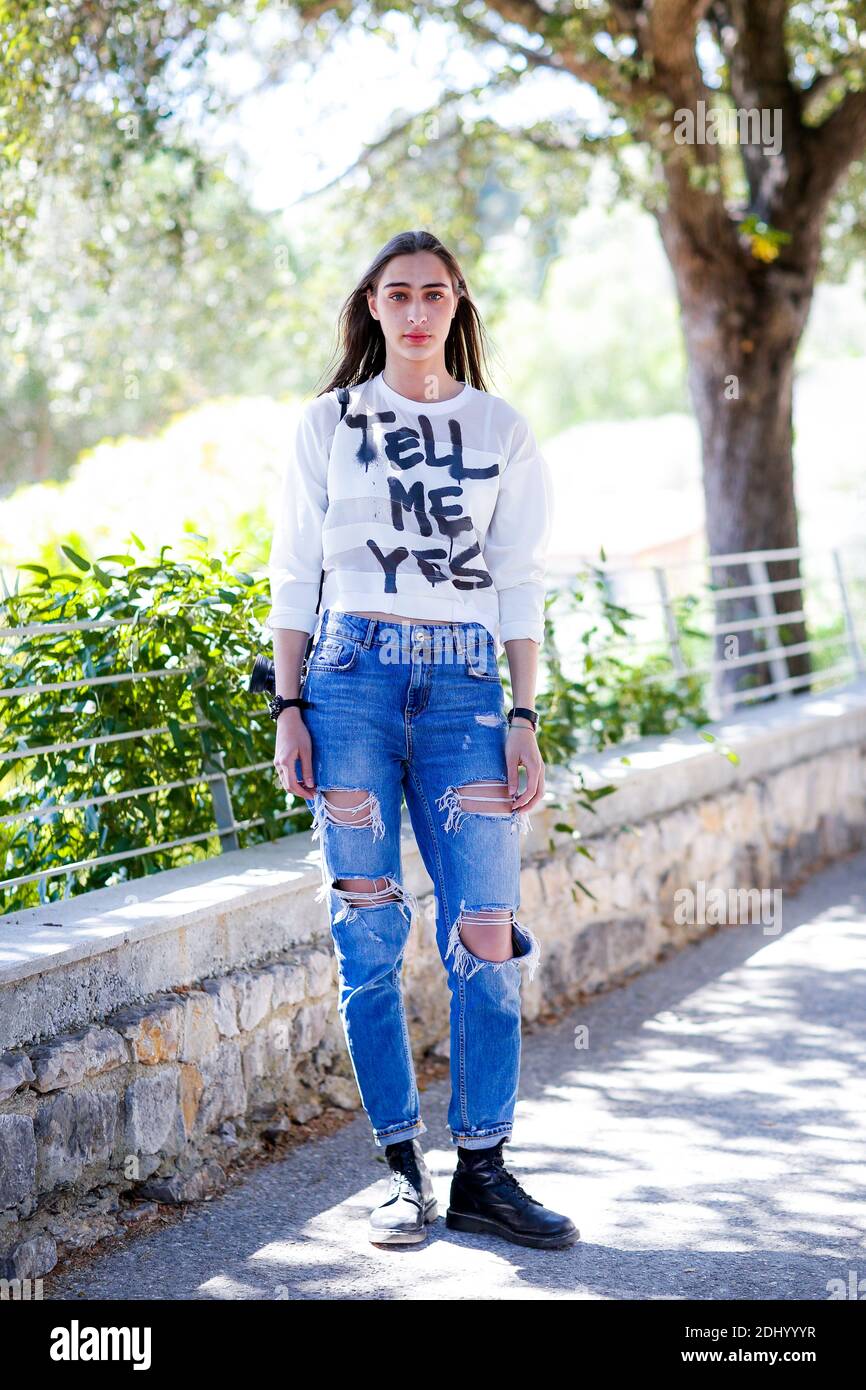 Street style Emma Artigues student at 31st International