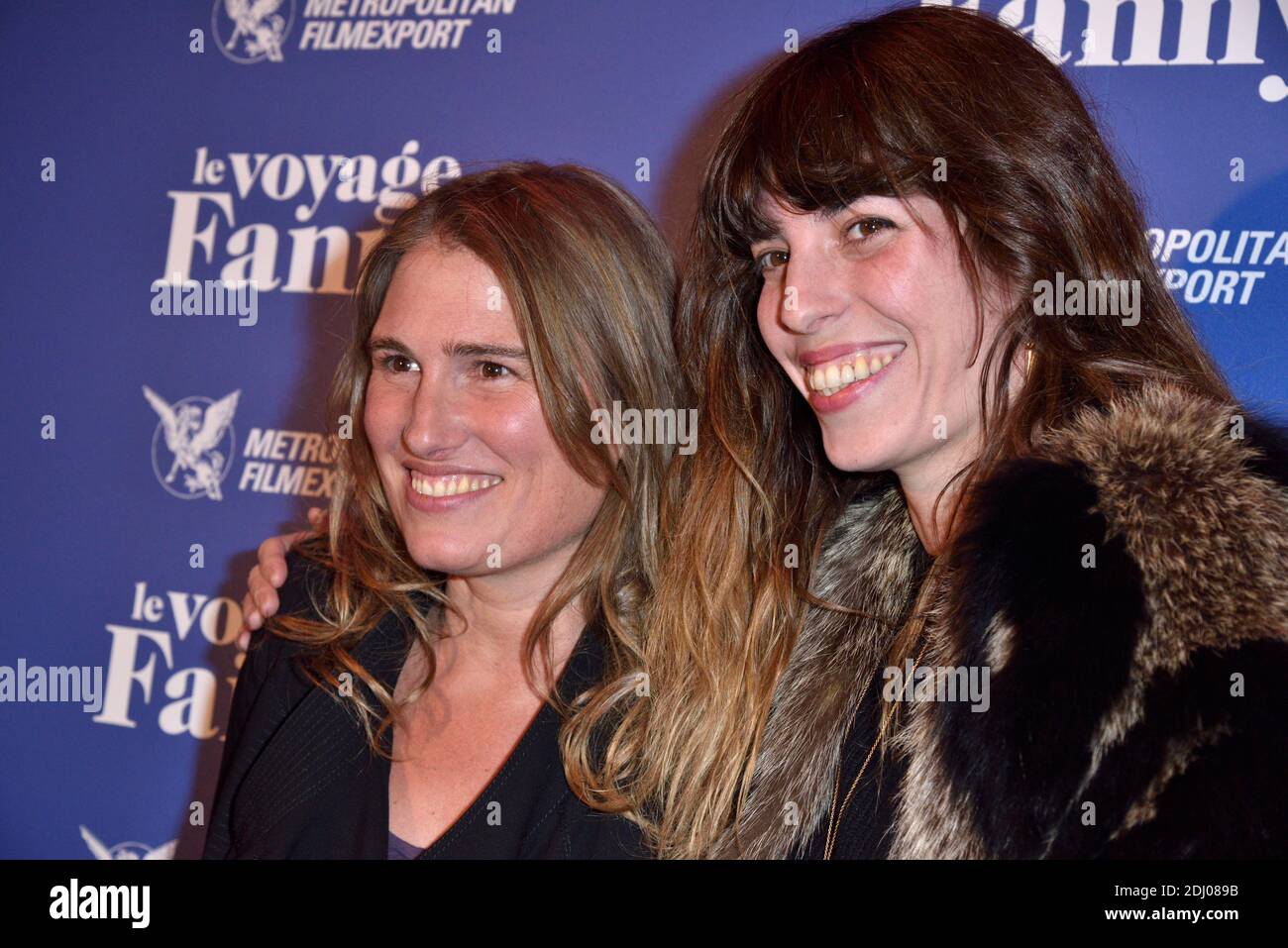 La realisatrice Lola Doillon (G) et sa soeur Lou Doillon lors de  l'avant-premiere du film 'Le Voyage de Fanny', au Publicis Cinemas, avenue  des Champs-Elysees, le 03 mai 2016, a Paris, France.