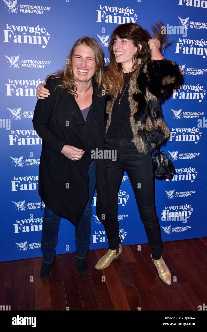 La realisatrice Lola Doillon (G) et sa soeur Lou Doillon lors de  l'avant-premiere du film 'Le Voyage de Fanny', au Publicis Cinemas, avenue  des Champs-Elysees, le 03 mai 2016, a Paris, France.