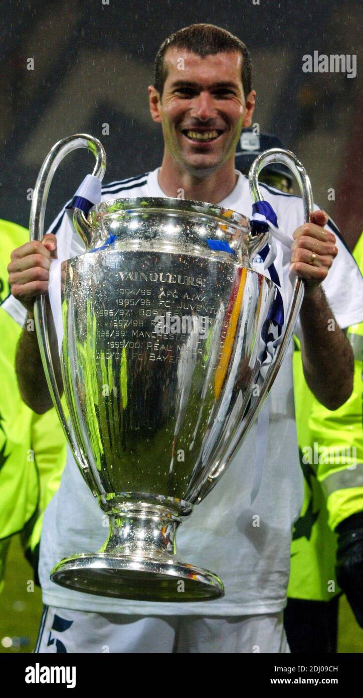 Zidane 2002 champions league hi-res stock photography and images - Alamy