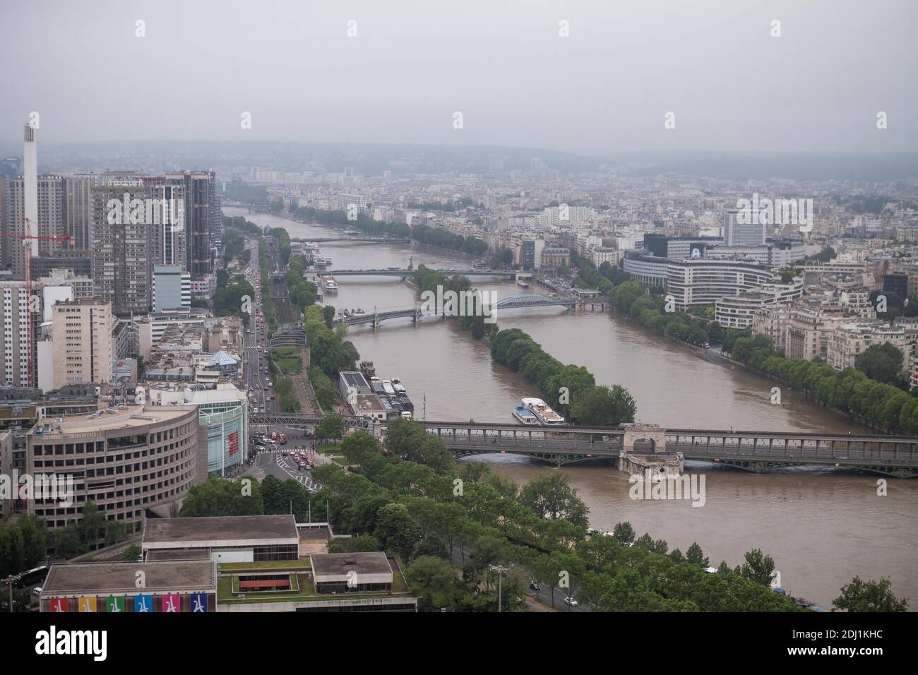 Closed banks hires stock photography and images Alamy