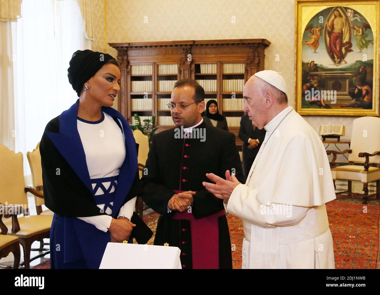 Pope Francis met Her Highness Qatar's Sheikha Mozah bint Nasser Al Missned at the Vatican on June 4, 2016. She is the second of the three wives of Sheikh Hamad bin Khalifa Al Thani, former Emir of the State of Qatar and she is the mother of Tamim bin Hamad Al Thani current Emir of Qatar. Photo by ABACAPRESS.COM Stock Photo