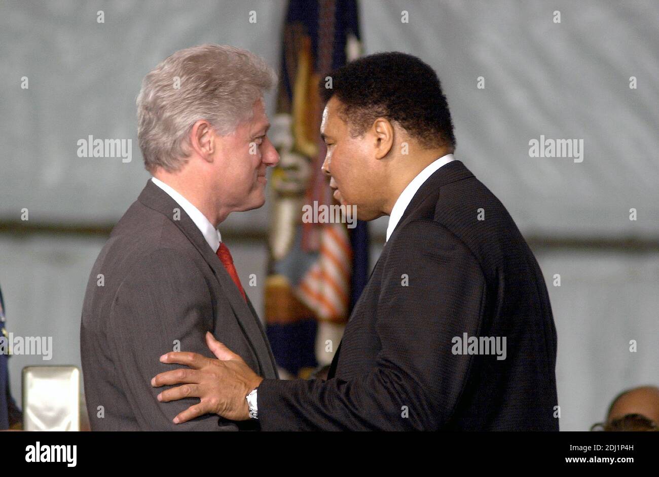 Boxing legend Muhammad Ali receives the Presidential Citizens Medal ...