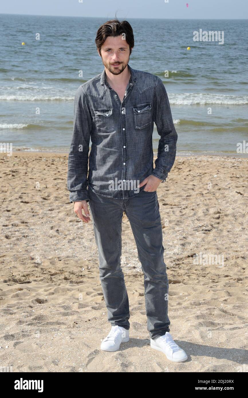 Raphael Personnaz assiste a un photocall lors du 30eme Festival du Film