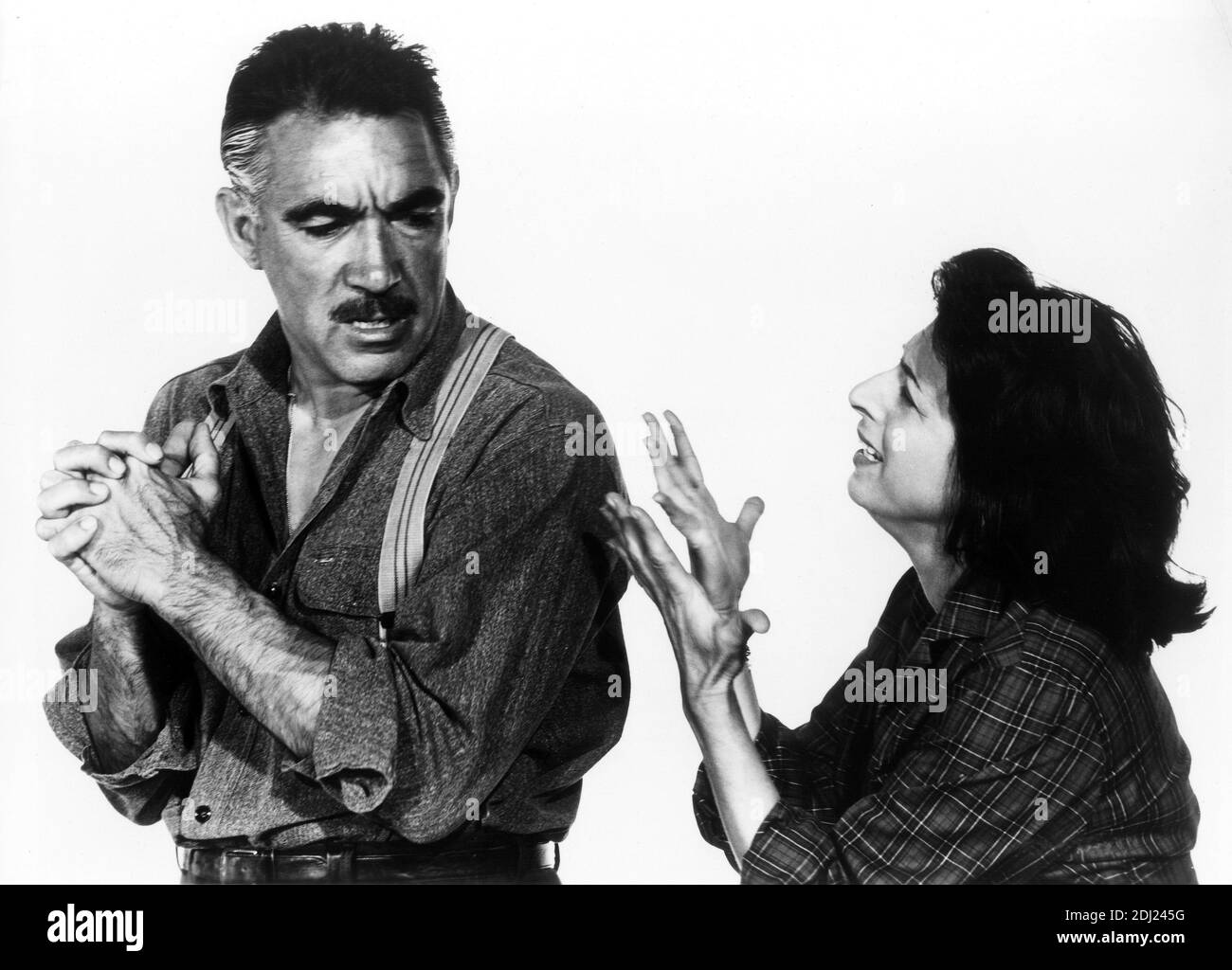 1958 , USA : The italian movie actress ANNA  MAGNANI with  Anthony Queen  in  WILD IS THE WIND  ( Selvaggio è il vento )  by George Cukor , from the novel  ' Furia ' by Vittorio Nino Novarese  - CINEMA - FILM - attrice - dramma - drama ----  --- Archivio GBB Stock Photo